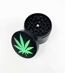 GRINDERS / BLACK METAL GRINDER-Cannabis Leaf